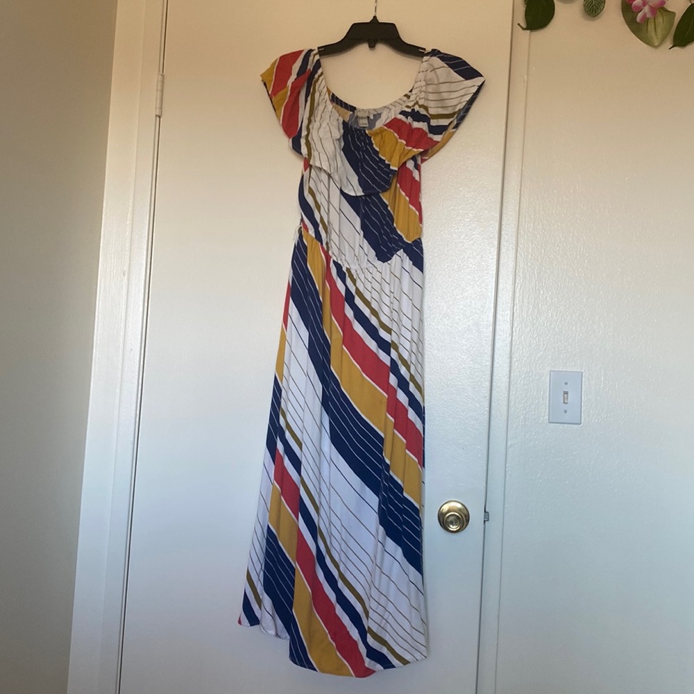FOREVER 21- MAXI STRIPED DRESS